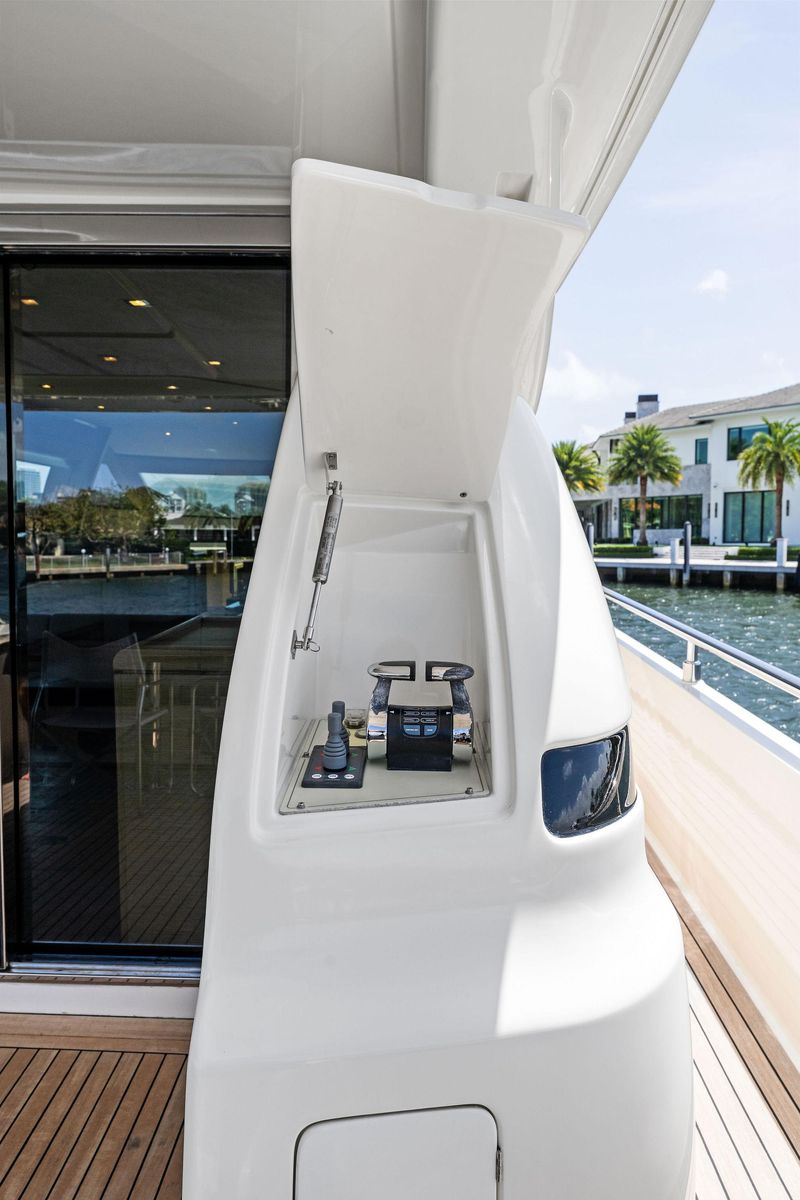 2015 Ferretti Yachts 69 