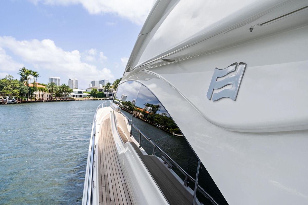 2015 Ferretti Yachts 69 
