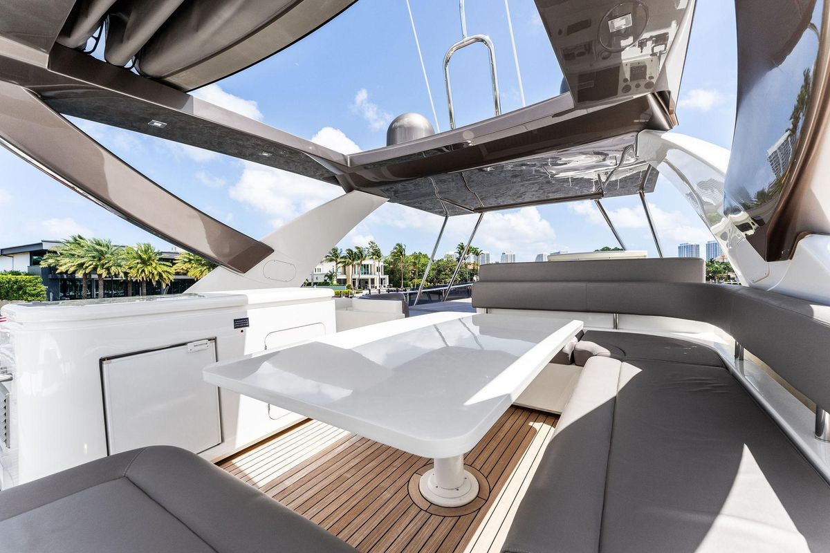 2015 Ferretti Yachts 69 