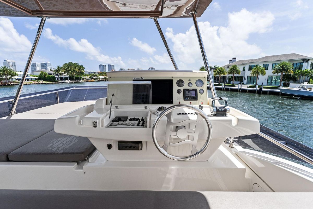 2015 Ferretti Yachts 69 