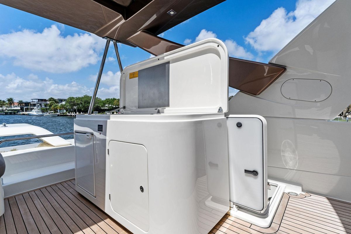 2015 Ferretti Yachts 69 
