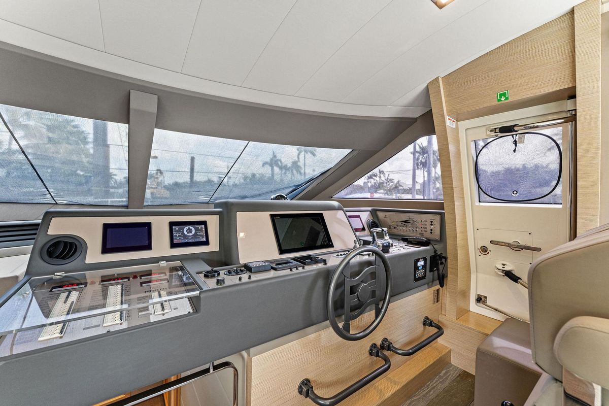 2015 Ferretti Yachts 69 