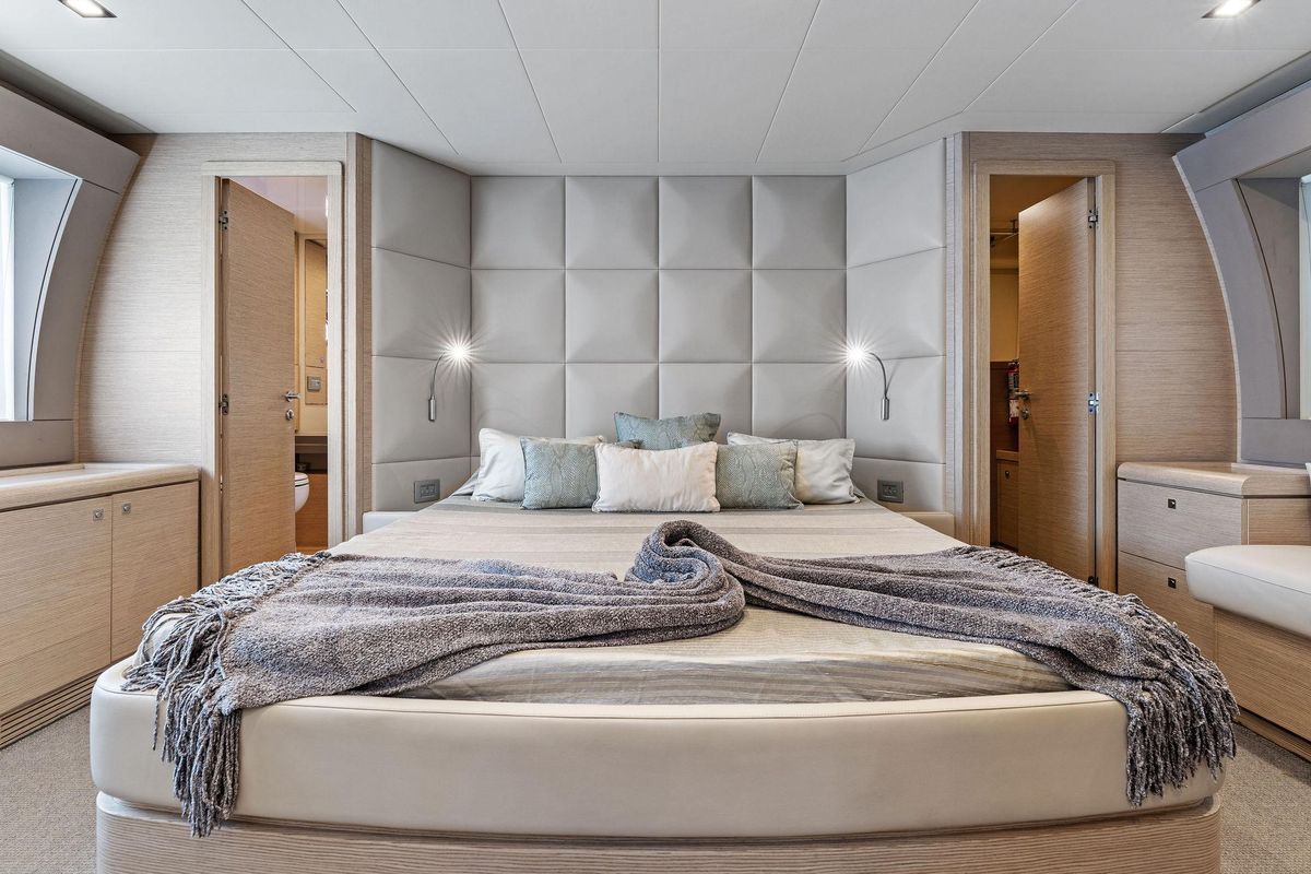 2015 Ferretti Yachts 69 