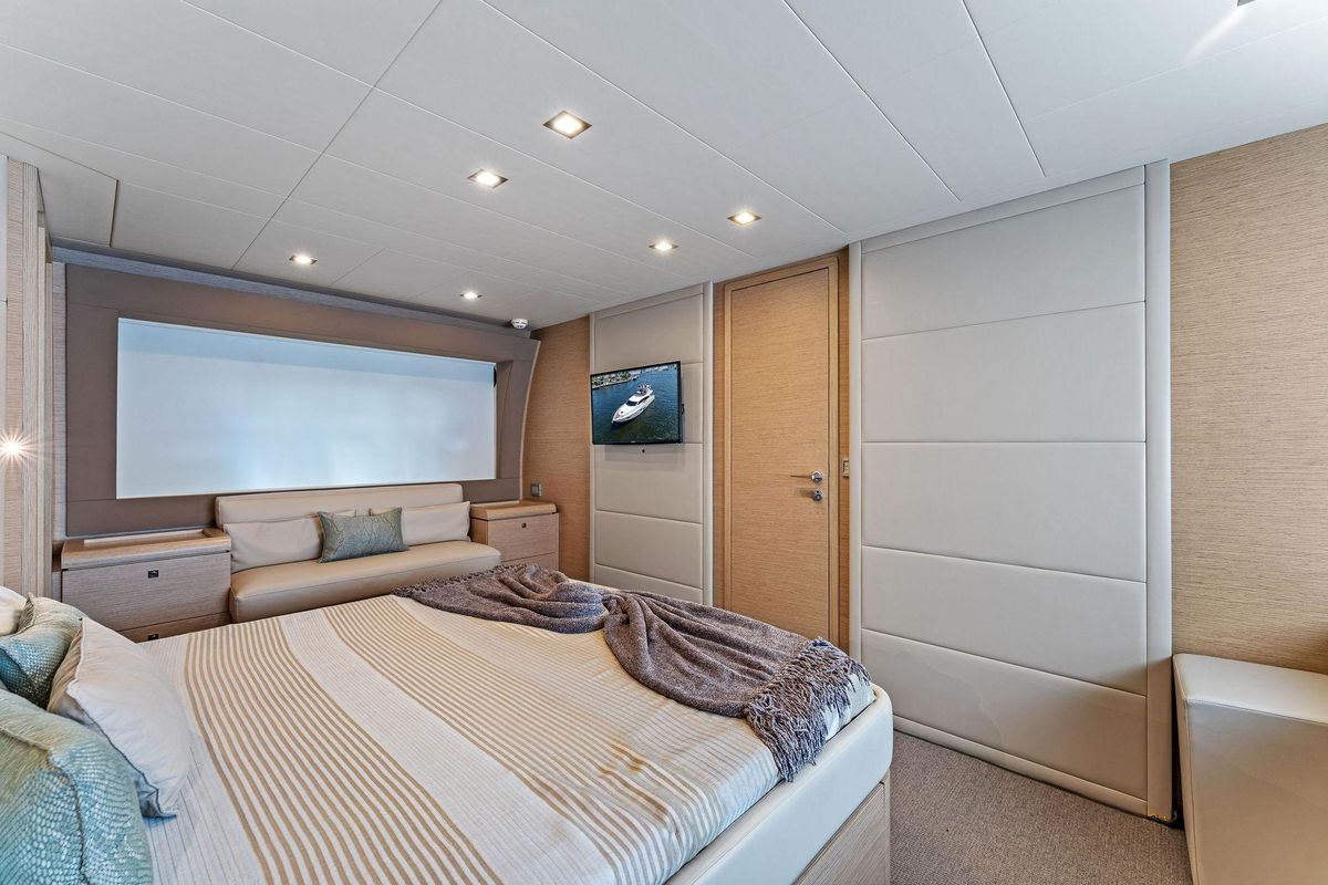 2015 Ferretti Yachts 69 