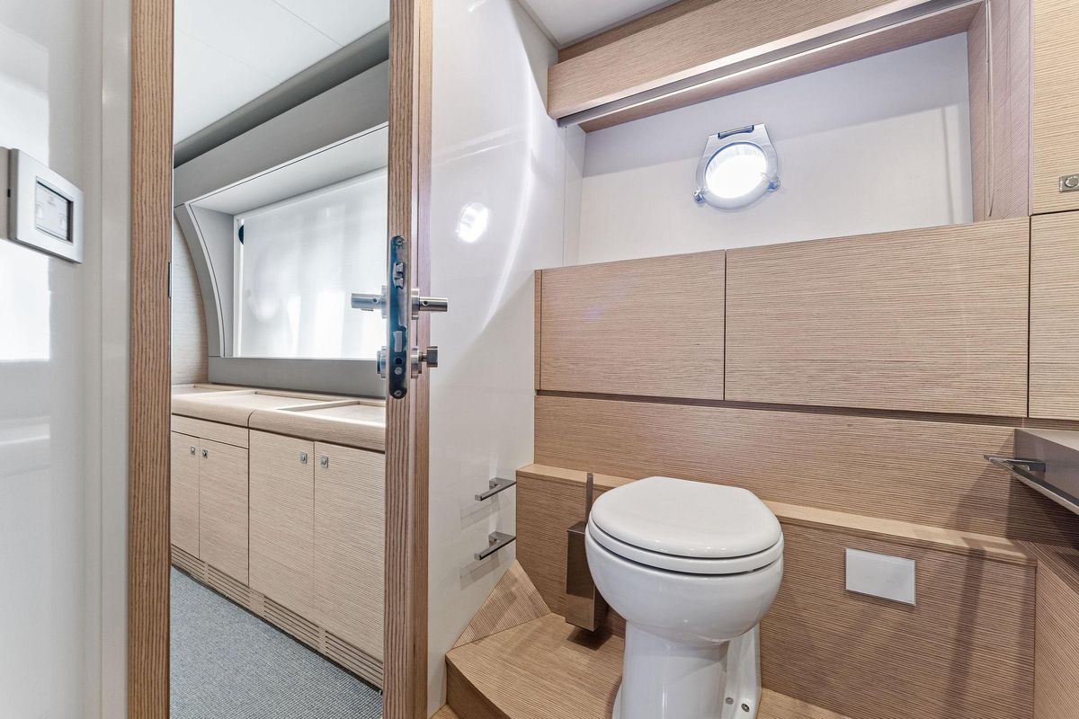 2015 Ferretti Yachts 69 