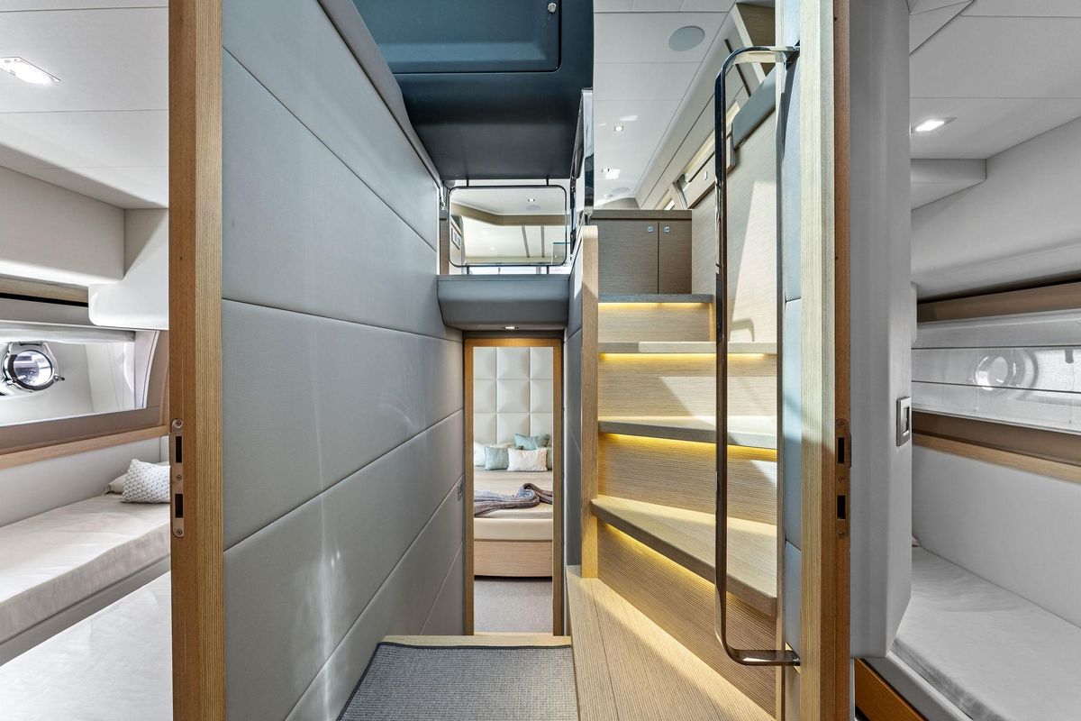 2015 Ferretti Yachts 69 