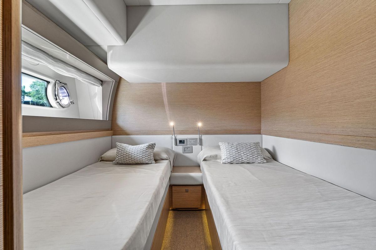 2015 Ferretti Yachts 69 