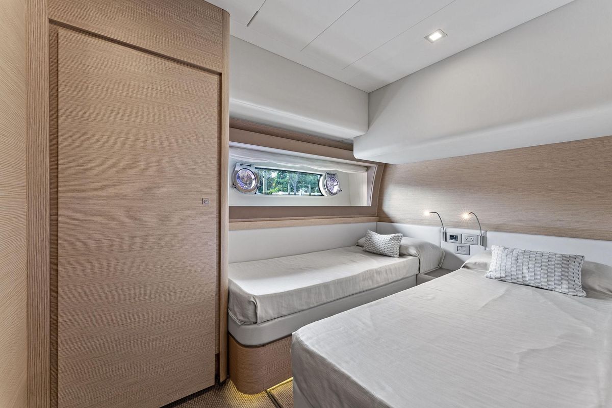 2015 Ferretti Yachts 69 