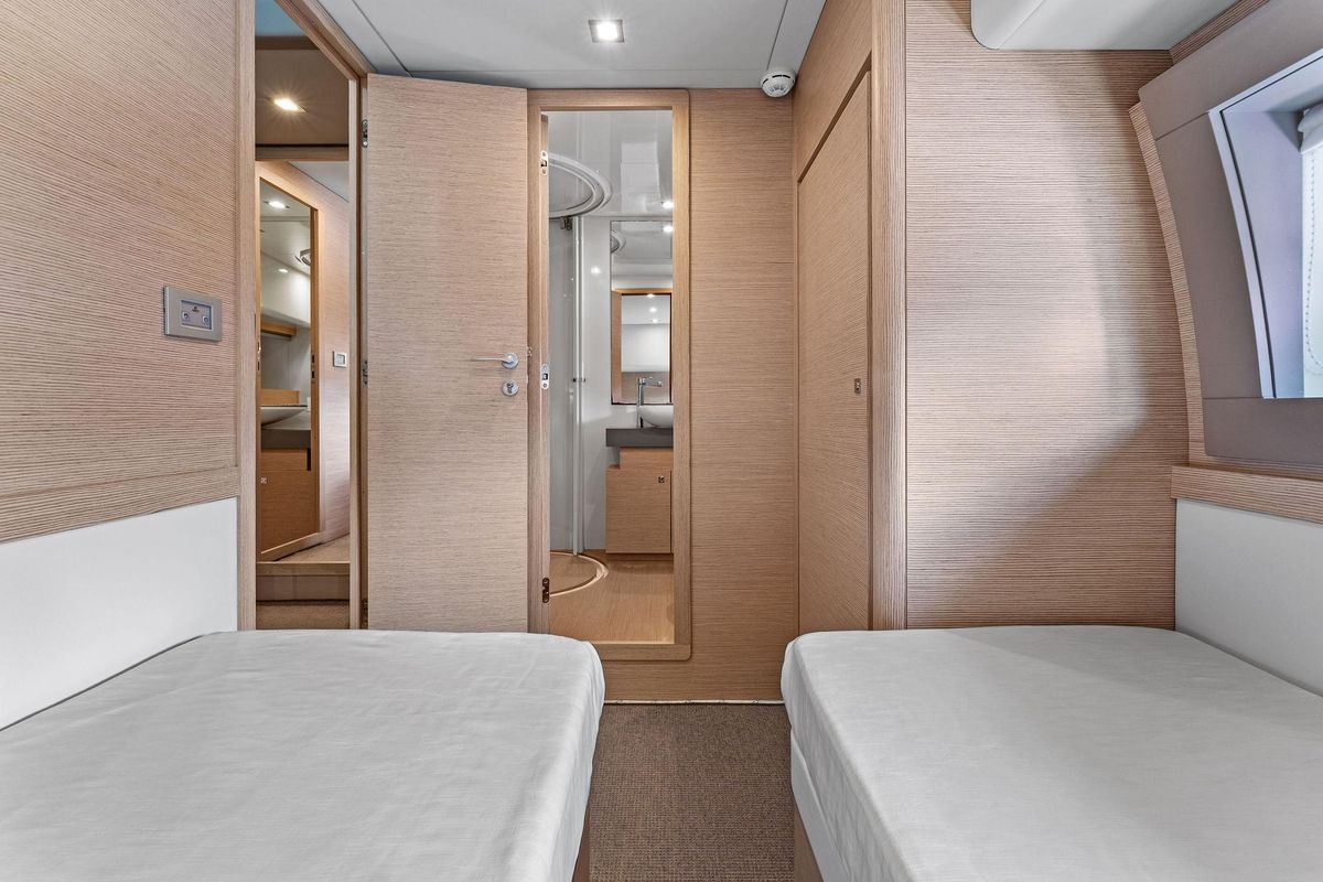 2015 Ferretti Yachts 69 