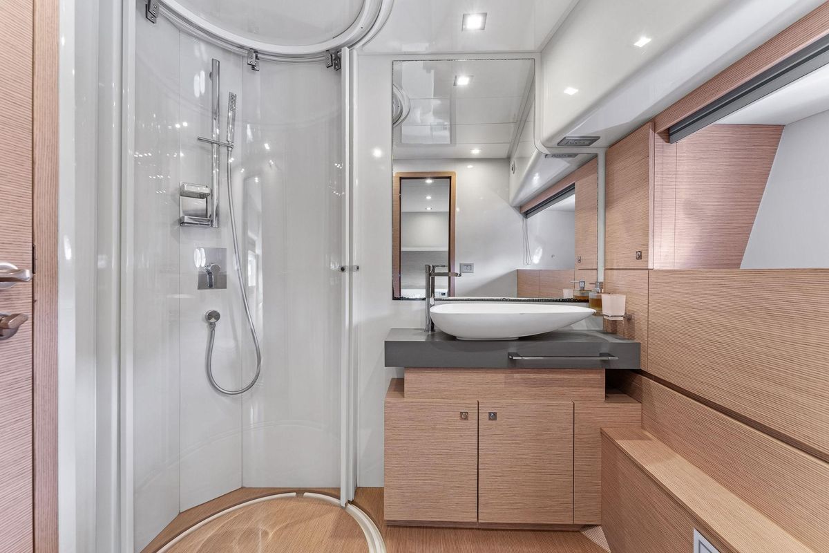 2015 Ferretti Yachts 69 