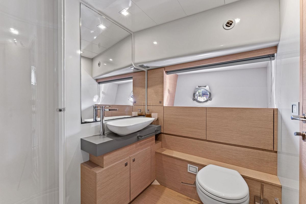 2015 Ferretti Yachts 69 