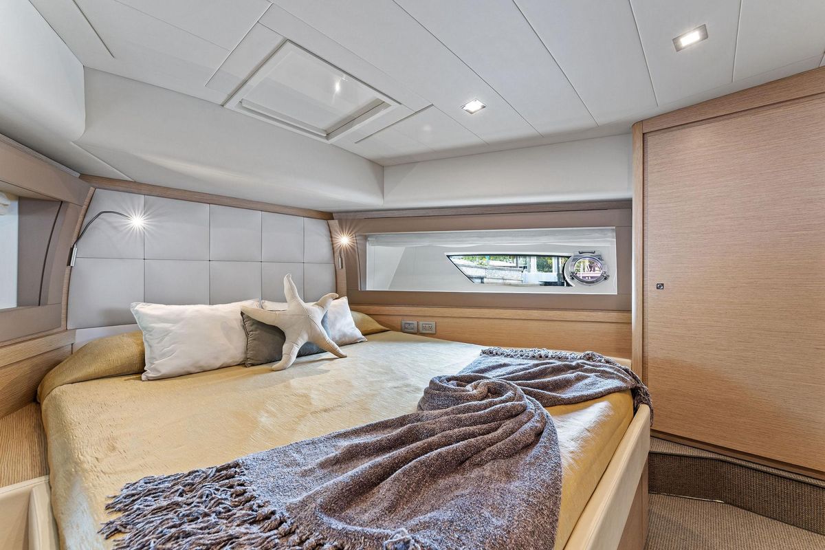 2015 Ferretti Yachts 69 