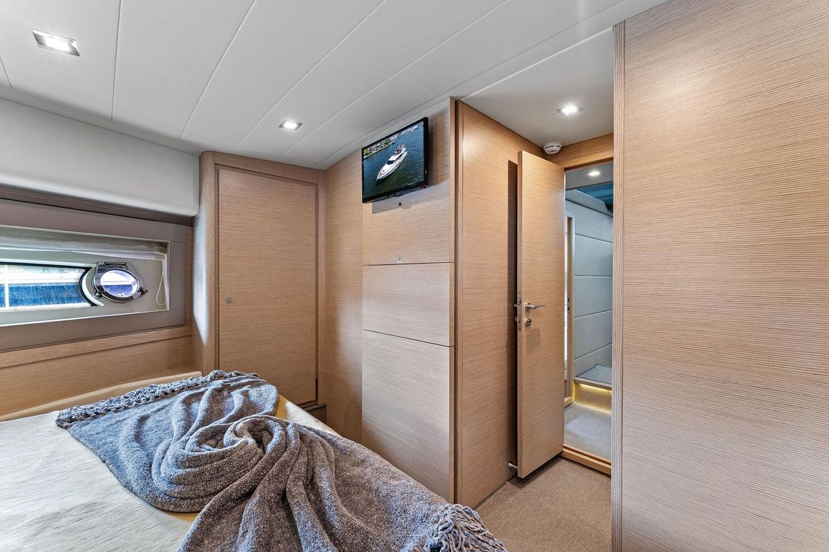 2015 Ferretti Yachts 69 