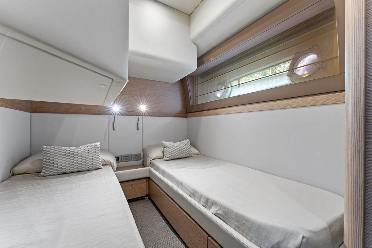 2015 Ferretti Yachts 69 