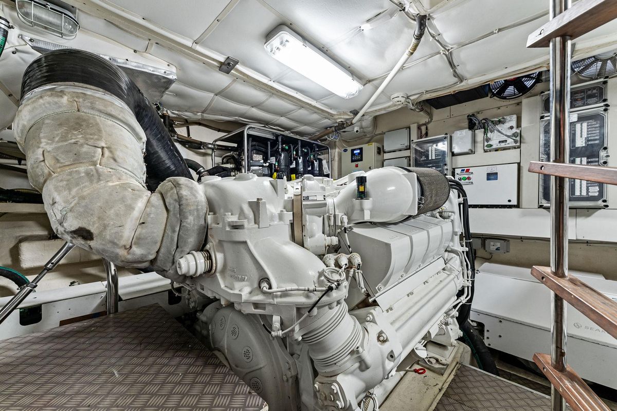2015 Ferretti Yachts 69 
