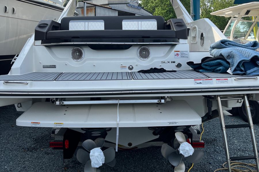 2017 Sea Ray SLX 310