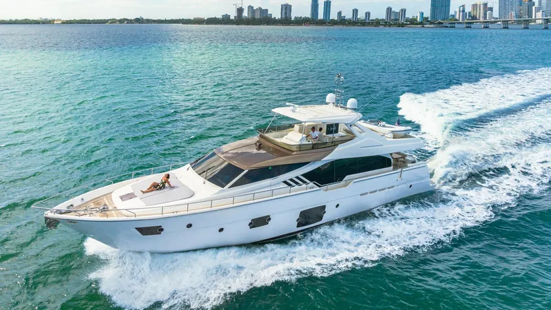 Hoya Saxa Yacht Photos Pics 