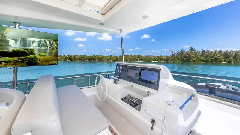 Hoya Saxa Yacht Photos Pics 