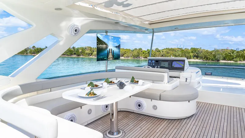 Hoya Saxa Yacht Photos Pics 