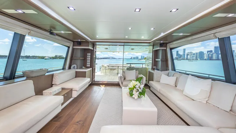 Hoya Saxa Yacht Photos Pics 