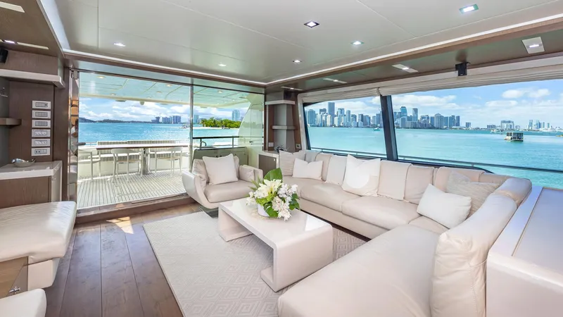 Hoya Saxa Yacht Photos Pics 