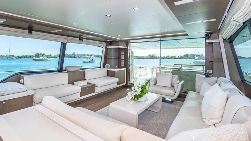 Hoya Saxa Yacht Photos Pics 