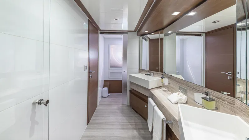 Hoya Saxa Yacht Photos Pics 