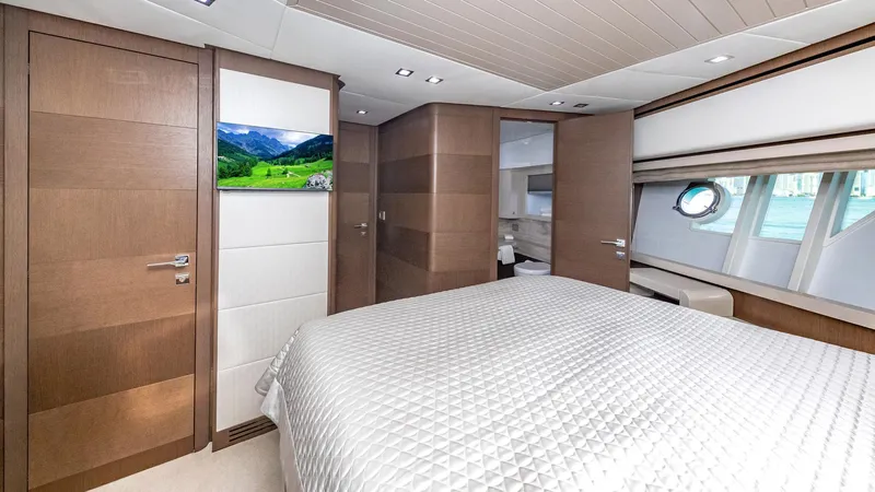 Hoya Saxa Yacht Photos Pics 