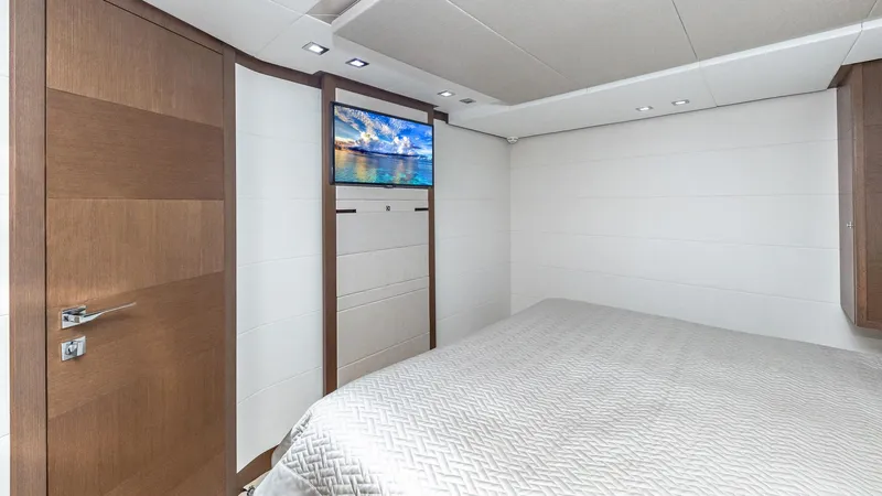 Hoya Saxa Yacht Photos Pics 