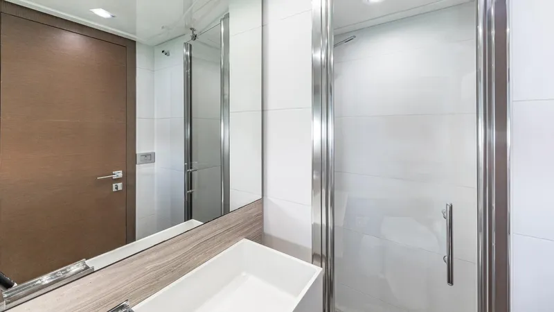 Hoya Saxa Yacht Photos Pics 