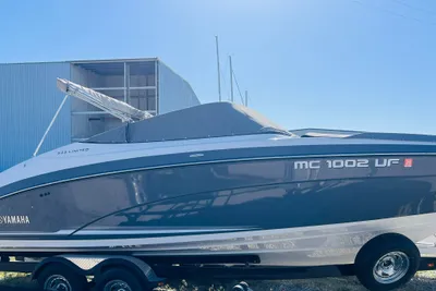 Yamaha Boats 242 Limited