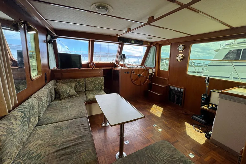 The Smithsunian Yacht Photos Pics 1989 DeFever 49 CPMY yacht interior with helm, seating, and large windows.