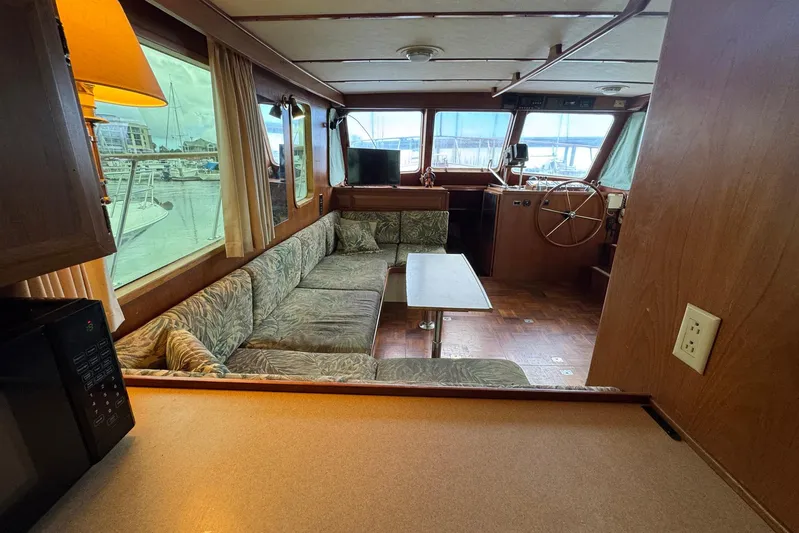 The Smithsunian Yacht Photos Pics Interior of 1989 DeFever 49 CPMY yacht with cozy seating and helm station.