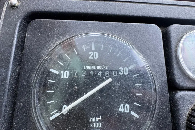 The Smithsunian Yacht Photos Pics Engine hour meter showing 7,314.6 hours on 1989 DeFever 49 CPMY.