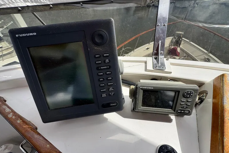 The Smithsunian Yacht Photos Pics Furuno navigation equipment on 1989 DeFever 49 CPMY yacht dashboard.