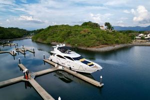 Sunseeker 90 Yacht