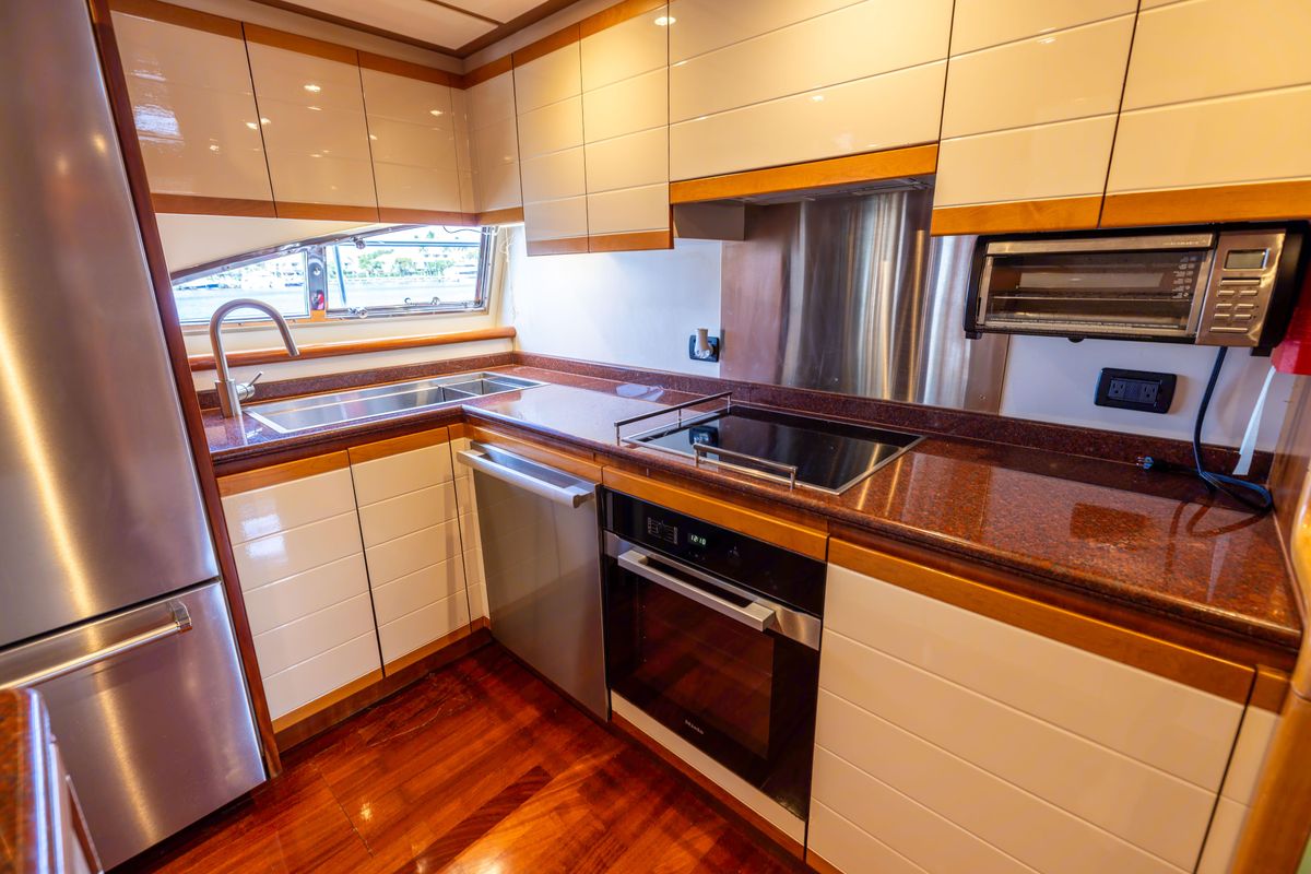 2001 Ferretti Yachts 94 