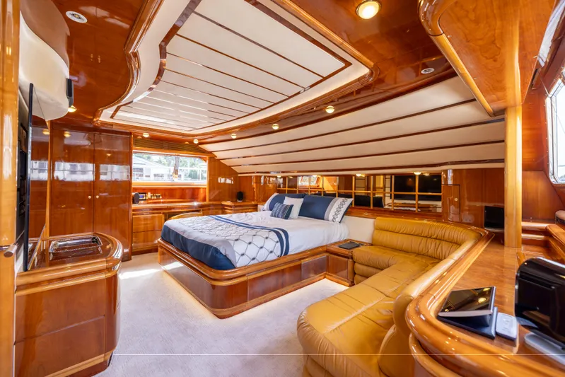 Dreamchaser Yacht Photos Pics Ferretti 94 Dreamchaser - Interior Stateroom