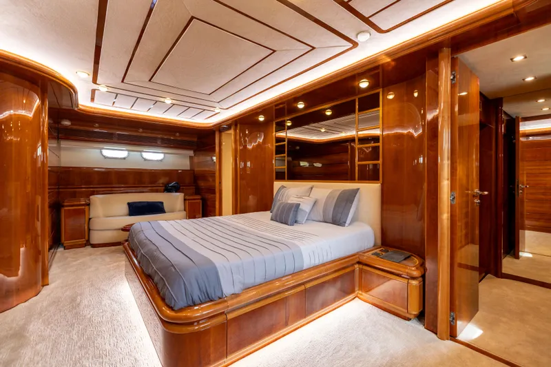Dreamchaser Yacht Photos Pics Ferretti 94 Dreamchaser - Interior Stateroom