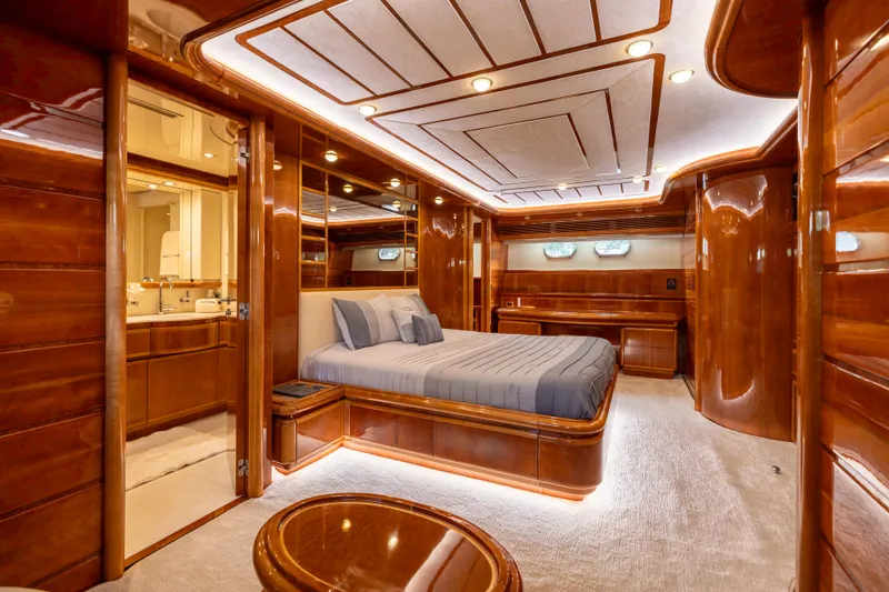 Dreamchaser Yacht Photos Pics Ferretti 94 Dreamchaser - Interior Stateroom