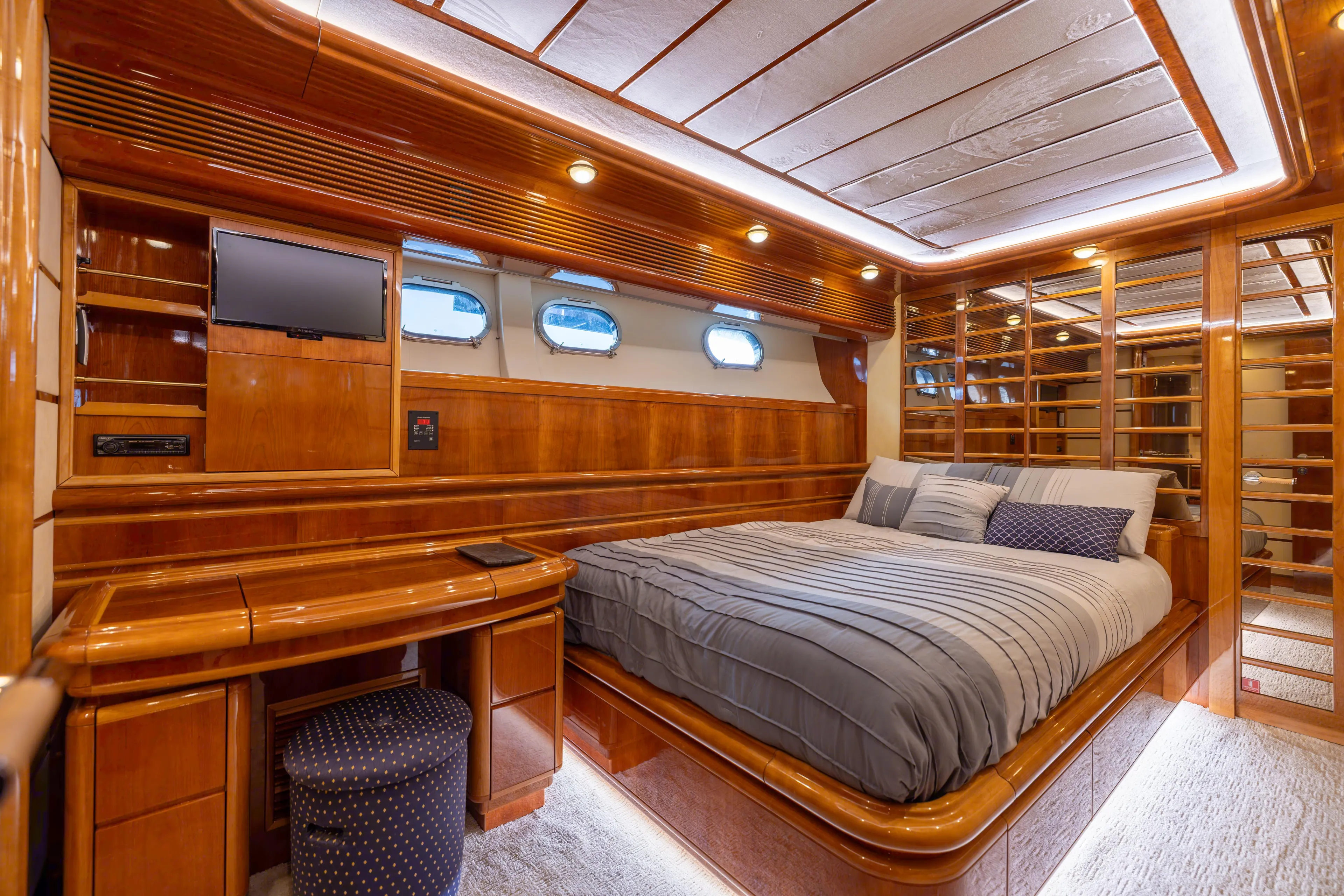 Dreamchaser Yacht Photos Pics Ferretti 94 Dreamchaser - Interior Stateroom