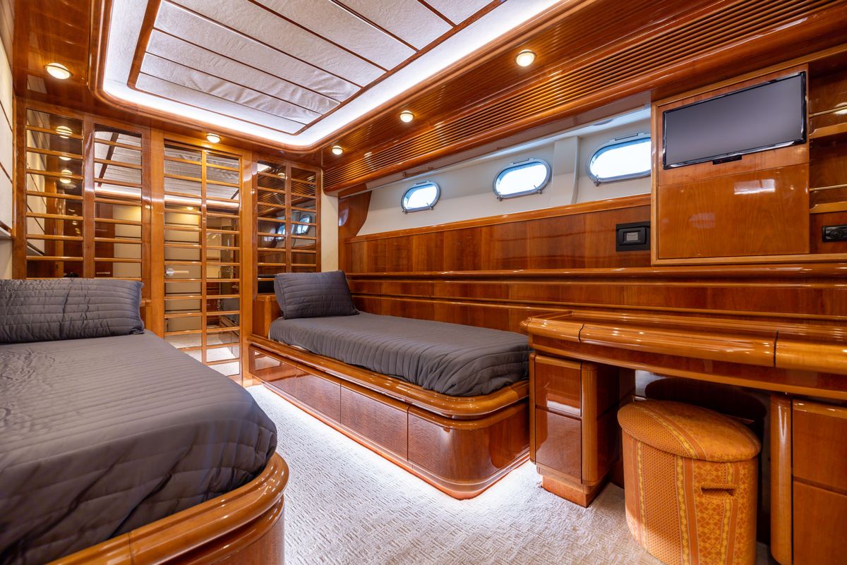 2001 Ferretti Yachts 94 