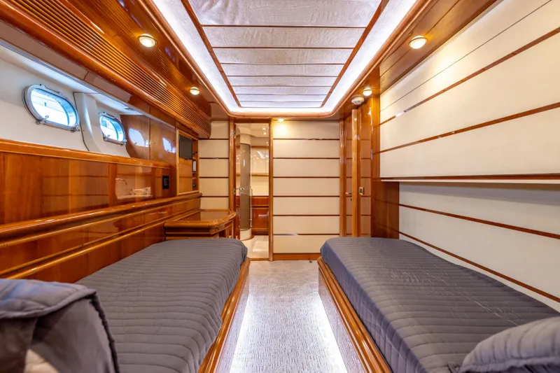 Dreamchaser Yacht Photos Pics Ferretti 94 Dreamchaser - Interior Stateroom