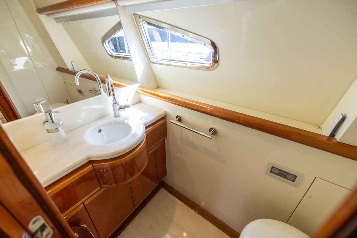 2001 Ferretti Yachts 94 