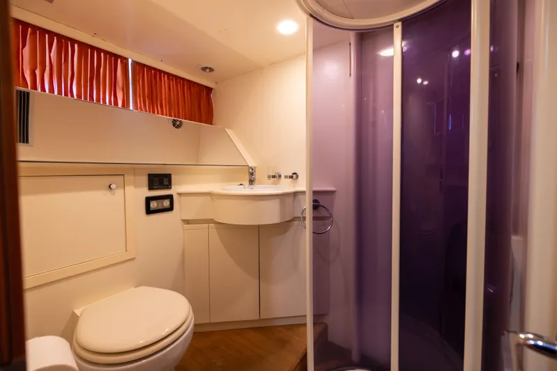 Dreamchaser Yacht Photos Pics Ferretti 94 Dreamchaser - Interior Stateroom Head