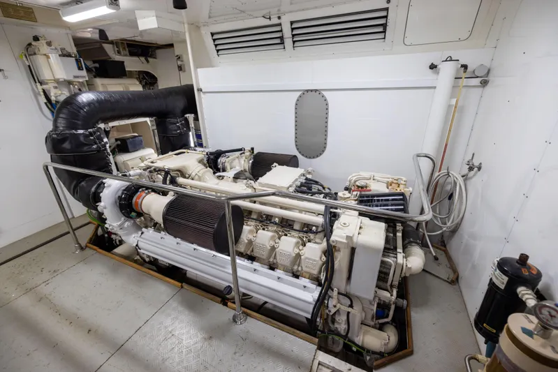 Dreamchaser Yacht Photos Pics Ferretti 94 Dreamchaser - Engine Room
