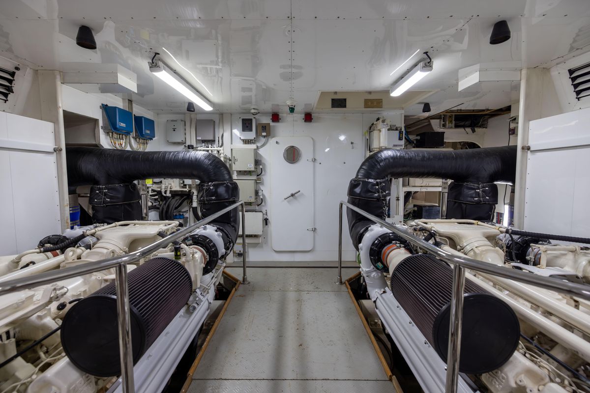 2001 Ferretti Yachts 94 