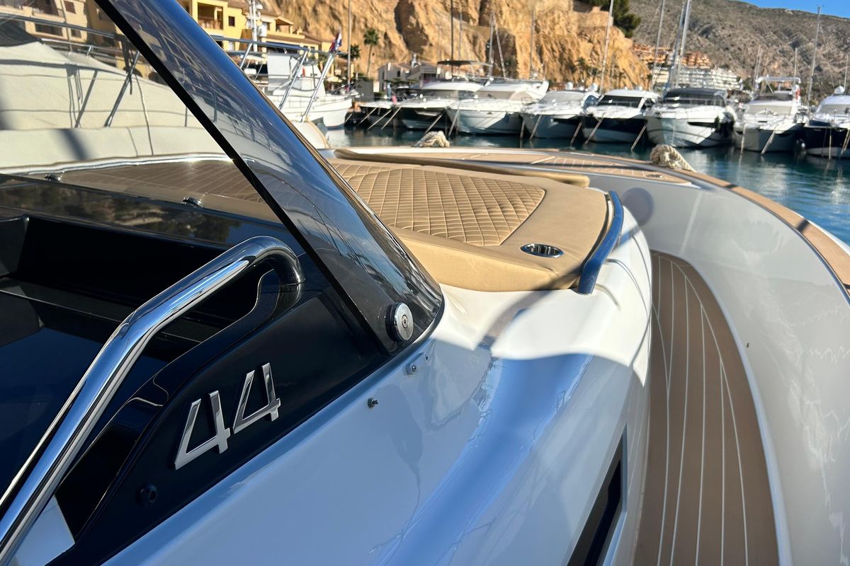 2024 Solaris Power 44 