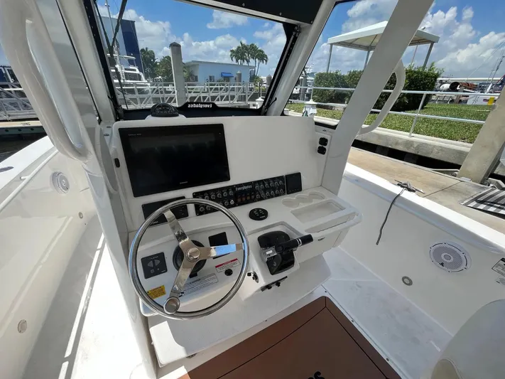  Yacht Photos Pics 2016-EVERGLADES-325-CC