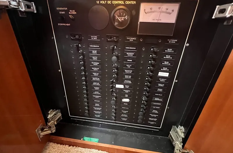 Roweboat Yacht Photos Pics 2006 Carver Voyager 12V DC control panel with switches and gauges.